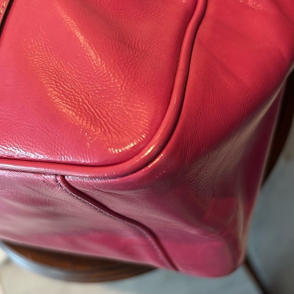 Coach Vintage Gallery Tote patent leather pink embossed logo side pockets EUC - Picture 15 of 17